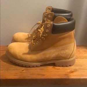 Timberlands 6 in Boot - Wheat - Sz 10